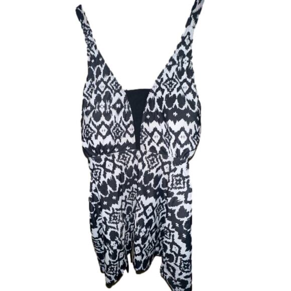 2/$25 Size 18 - 20 • 2x • BloomChic • Geometric Patchwork Knotted Tankini Top - Picture 7 of 7